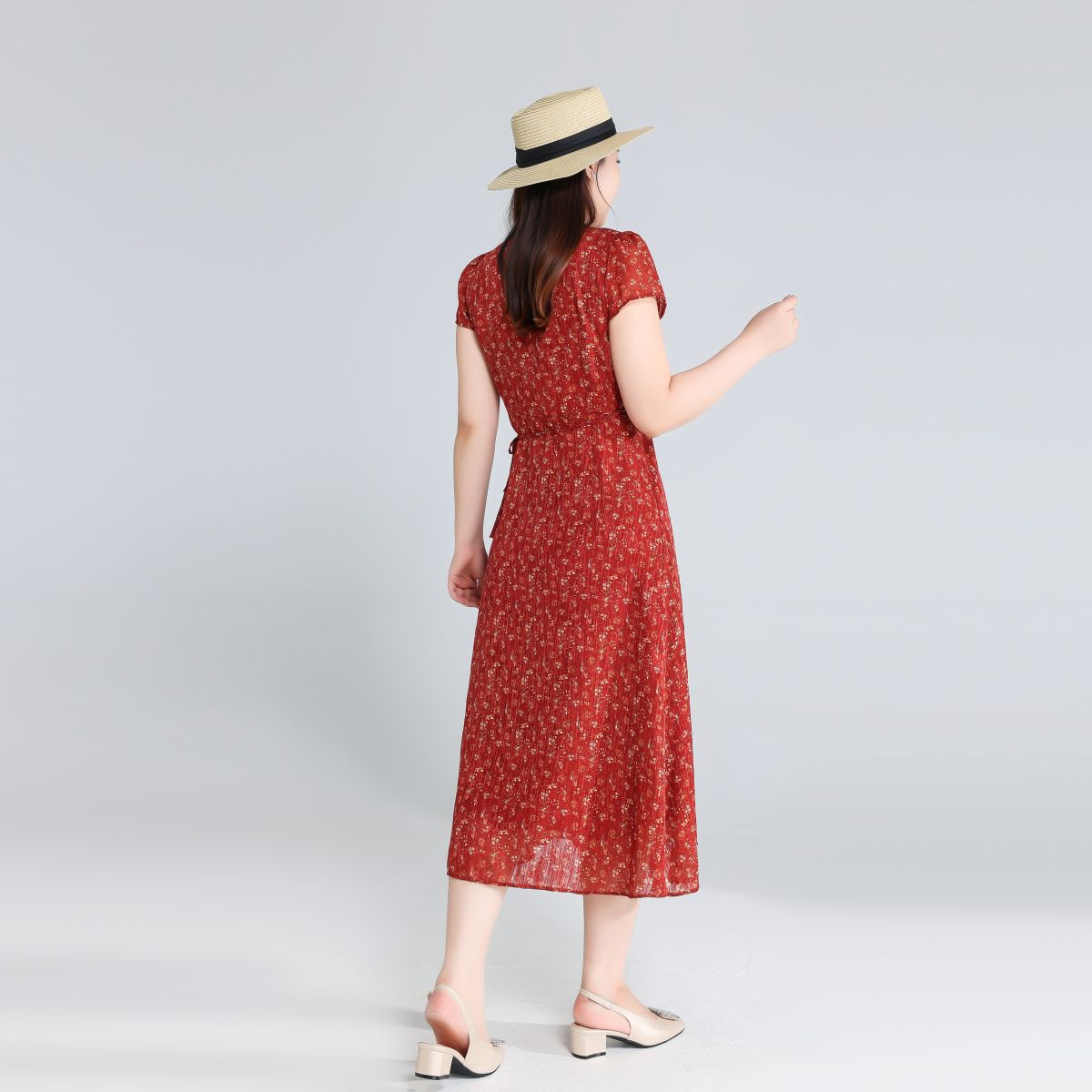 Plus Size Ditsy Floral Short Sleeve Wrap Dress