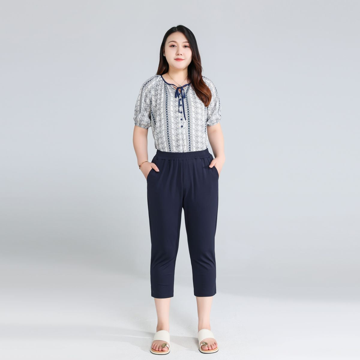 Women’s Plus Size Stretch Capri Pants with Pockets