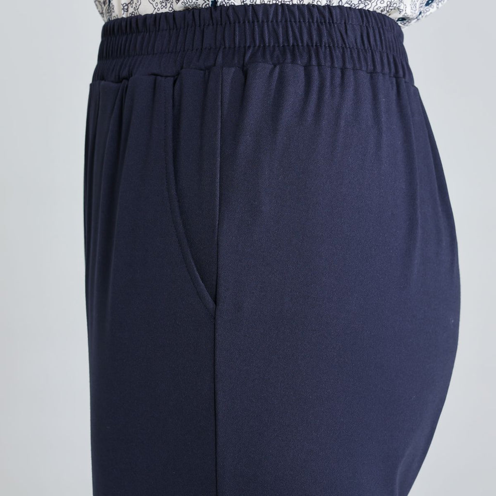 Women’s Plus Size Stretch Capri Pants with Pockets