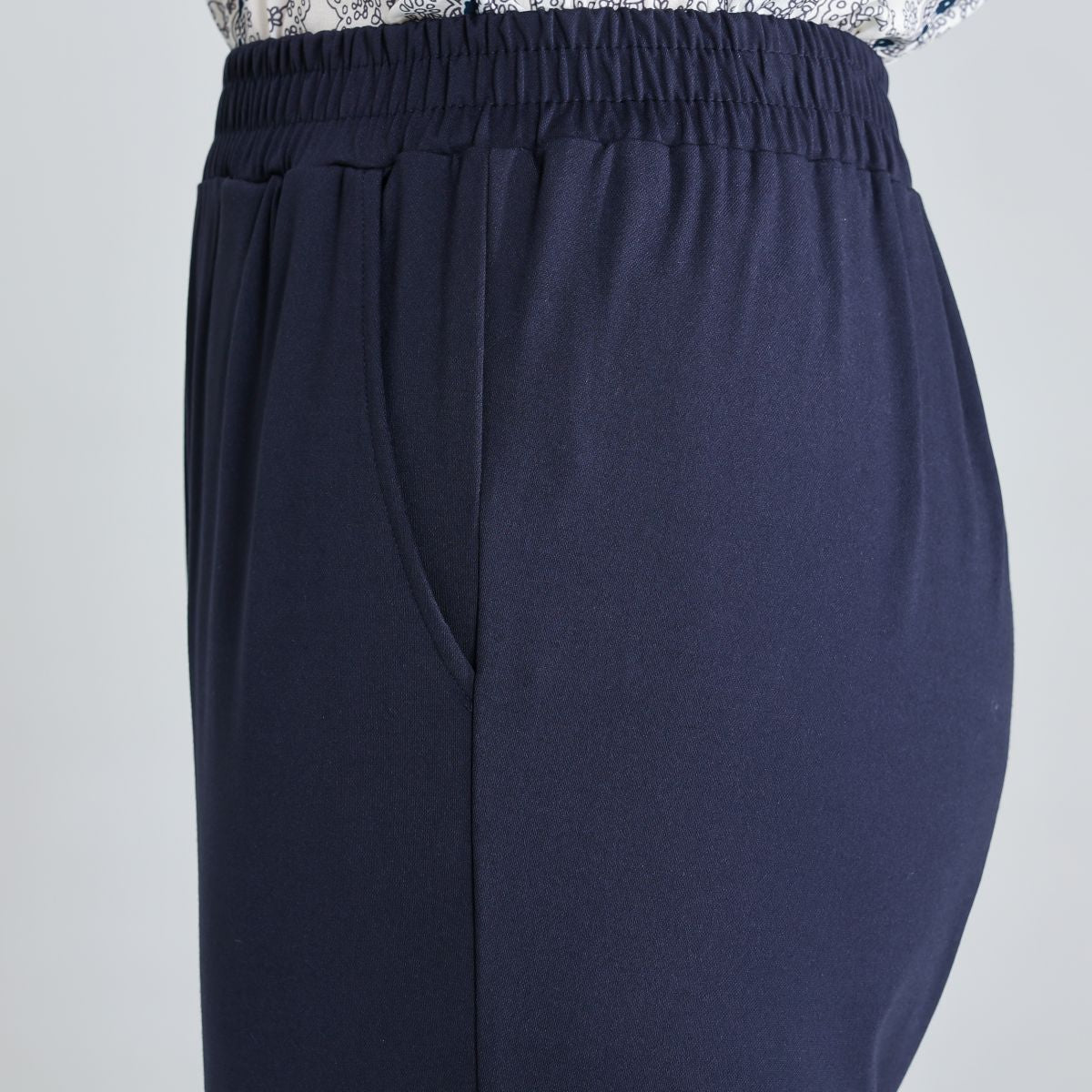 Women’s Plus Size Stretch Capri Pants with Pockets