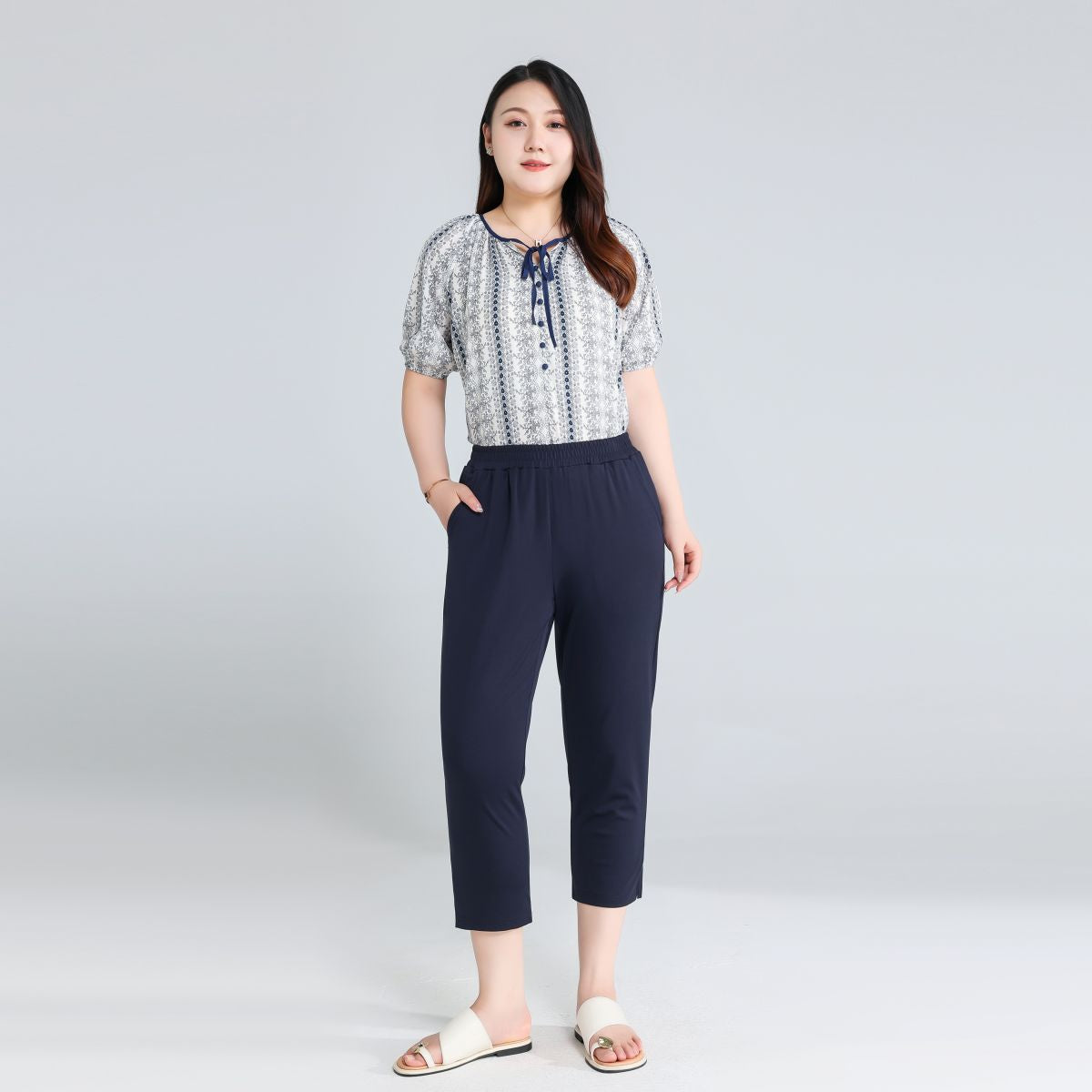 Women’s Plus Size Stretch Capri Pants with Pockets