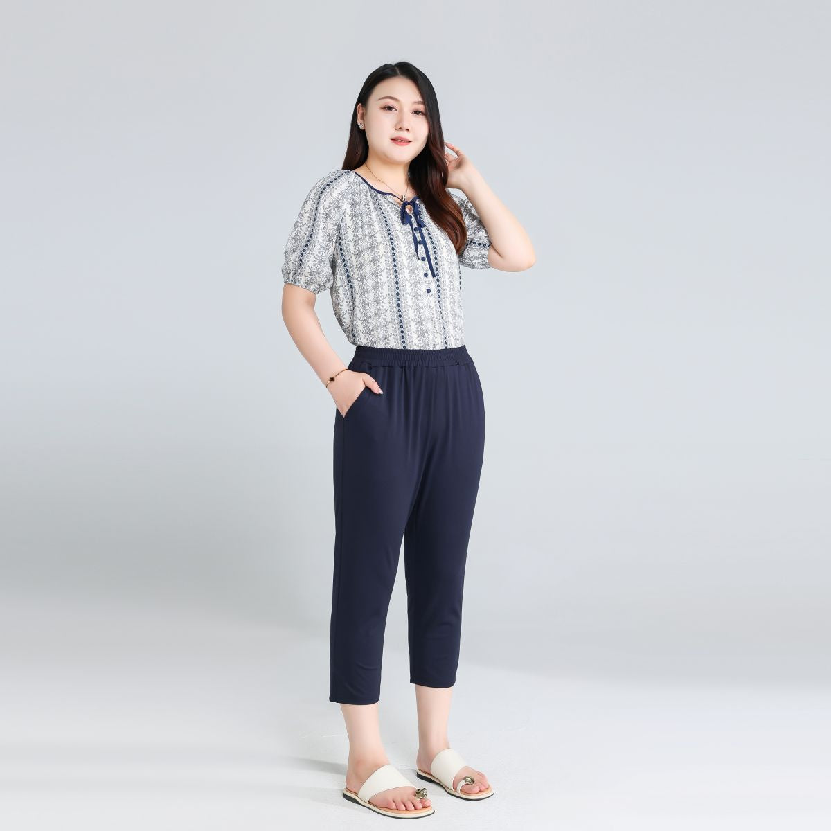 Women’s Plus Size Stretch Capri Pants with Pockets