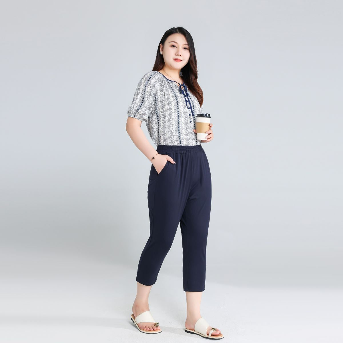 Women’s Plus Size Stretch Capri Pants with Pockets