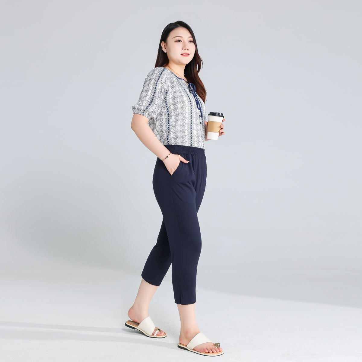 Women’s Plus Size Stretch Capri Pants with Pockets