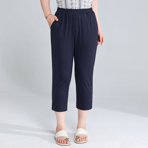 Women’s Plus Size Stretch Capri Pants with Pockets